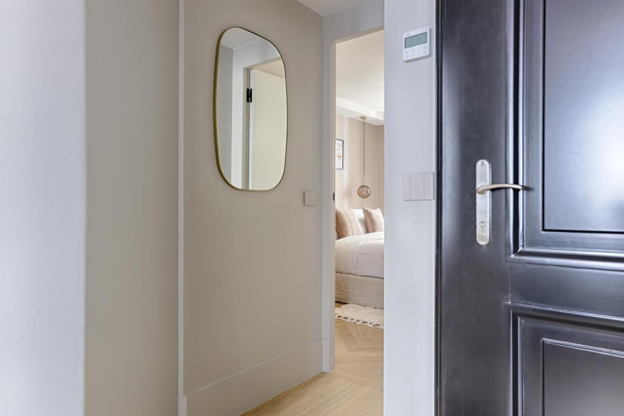 Unique Luxury Parisian Flat 2Br/6P -Champs Elysees Luaran gambar