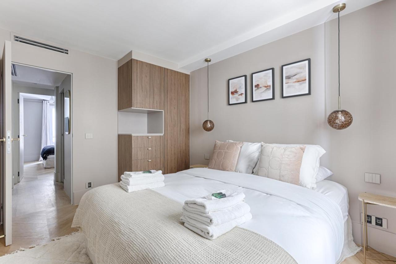 Unique Luxury Parisian Flat 2Br/6P -Champs Elysees Luaran gambar