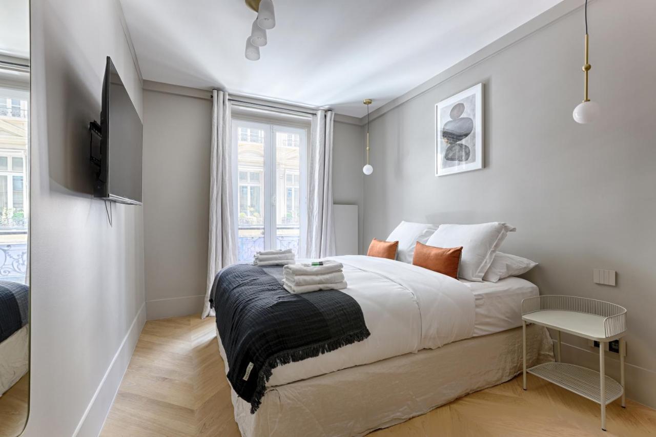 Unique Luxury Parisian Flat 2Br/6P -Champs Elysees Luaran gambar