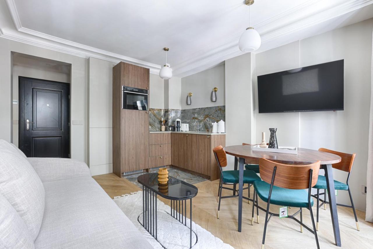 Unique Luxury Parisian Flat 2Br/6P -Champs Elysees Luaran gambar