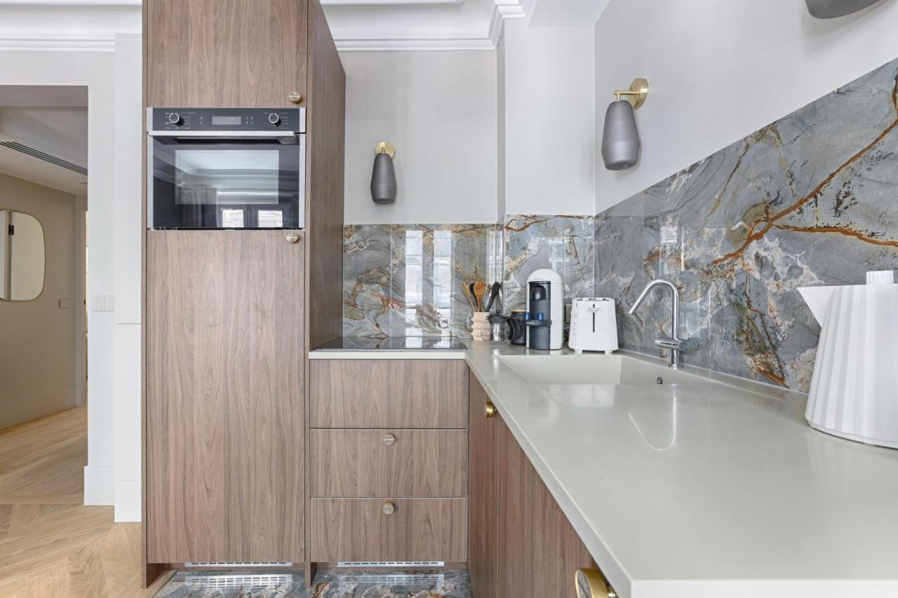 Unique Luxury Parisian Flat 2Br/6P -Champs Elysees Luaran gambar