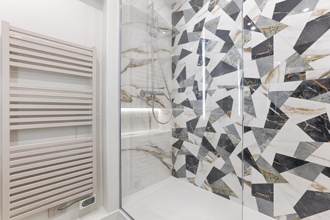 Unique Luxury Parisian Flat 2Br/6P -Champs Elysees Luaran gambar
